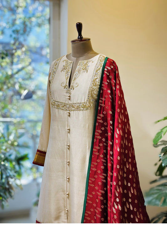 Gold Beige Silk Brocade detailed Kanchi Set