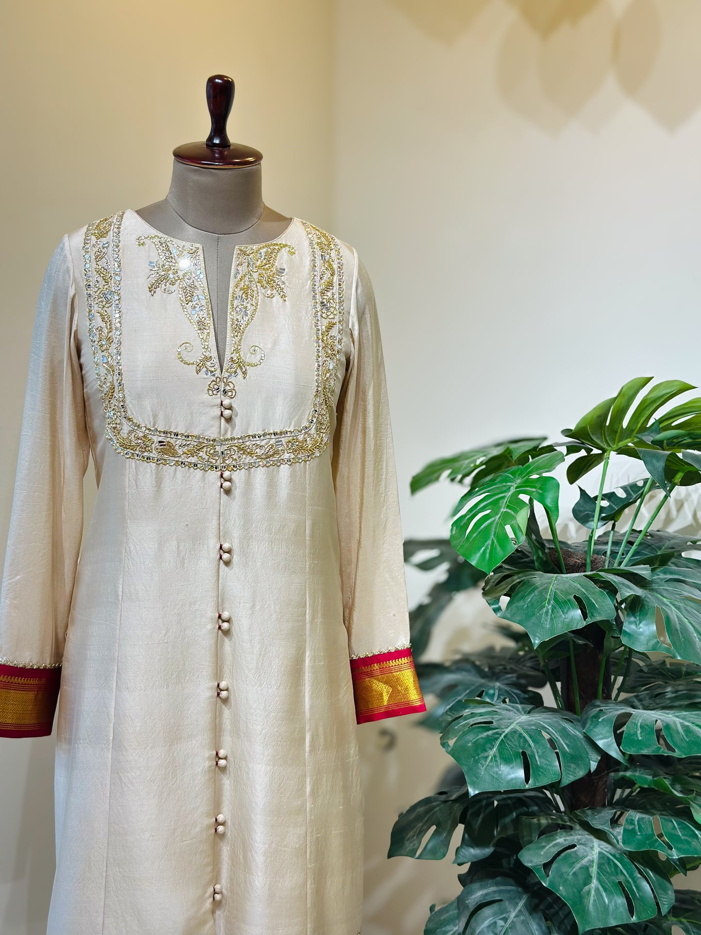 Gold Beige Silk Brocade detailed Kanchi Set